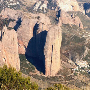 Deux secteurs à visiter près de Huesca (Aragon) : Los Mallos de Riglos et la Sierra de Guara