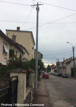 Un poteau métallique creux