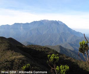 Vue du mont Kinabalu, dans la partie malaisienne de Bornéo 
