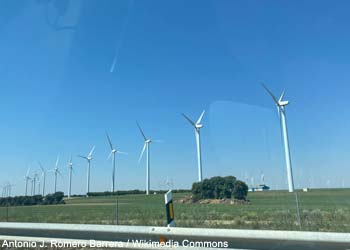 Les éoliennes sont souvent installées à proximité des routes