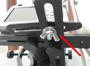 Placez le support du déclencheur universel juste derrière l'appareil photo